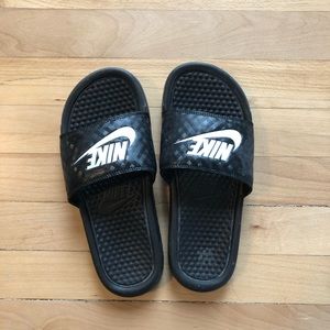 Woman Nike slides